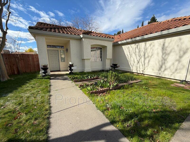 8636 Carlin Ave - Photo 4 of 43