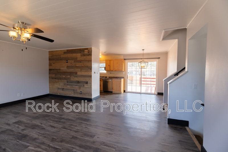 4709 Windmill Rd - Photo 5 of 30