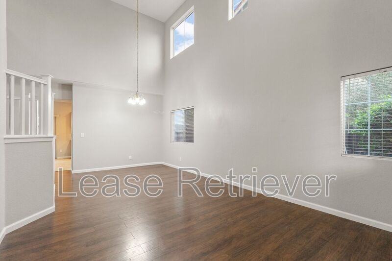 1943 Remembrance Ln - Photo 5 of 33