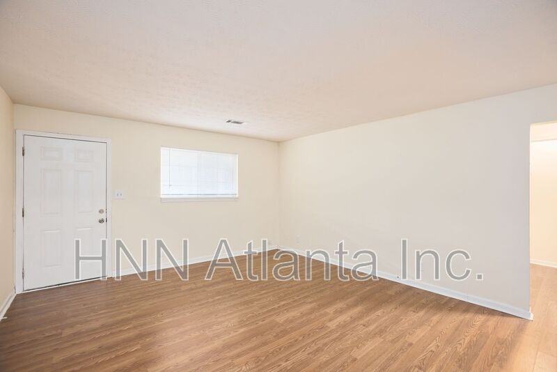 4370 Springwood Ter - Photo 6 of 11