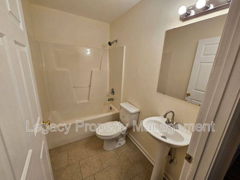 531 S Anthony St - Photo 7 of 11