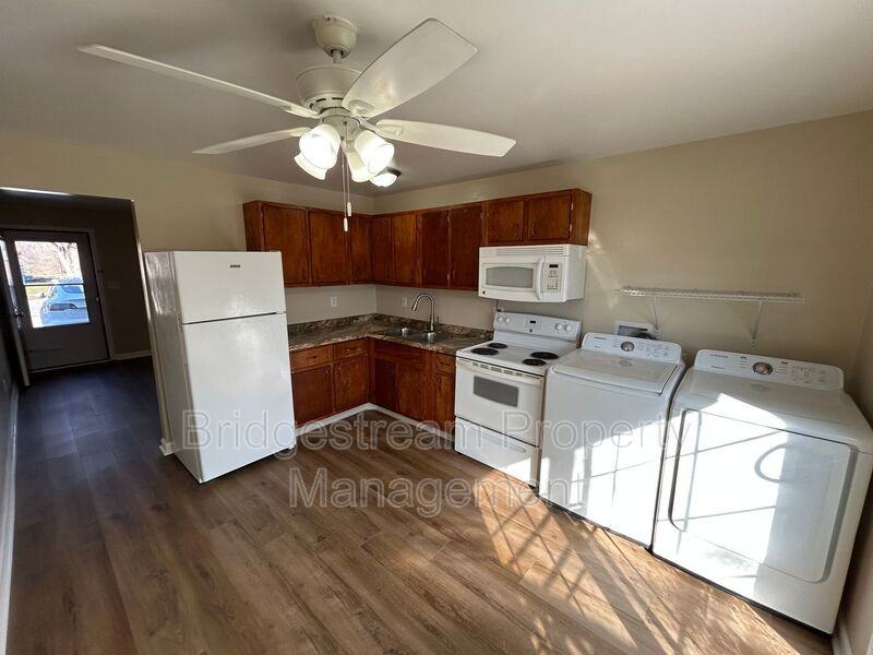 5476 Broomall St - Photo 3 of 7