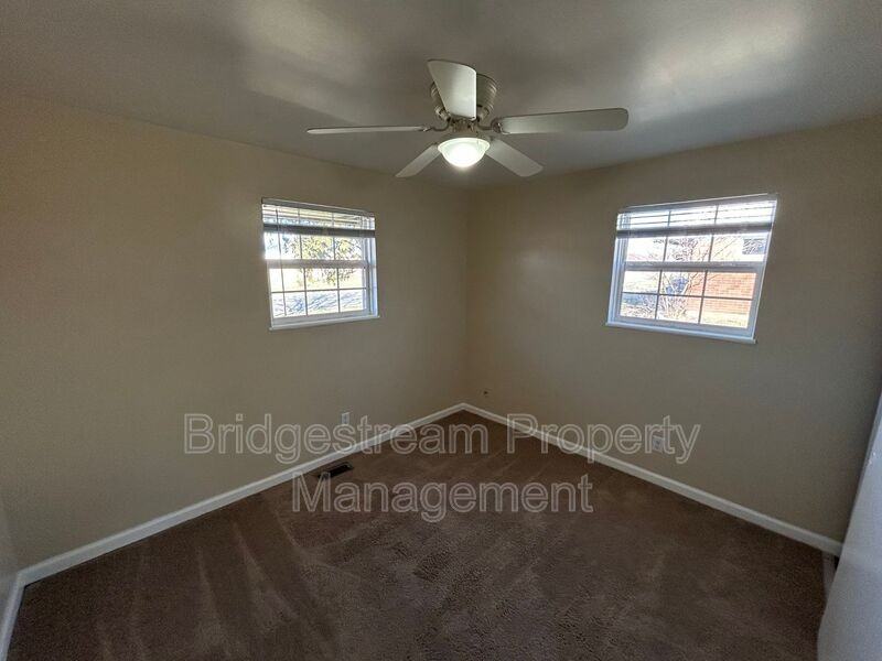 5476 Broomall St - Photo 5 of 7