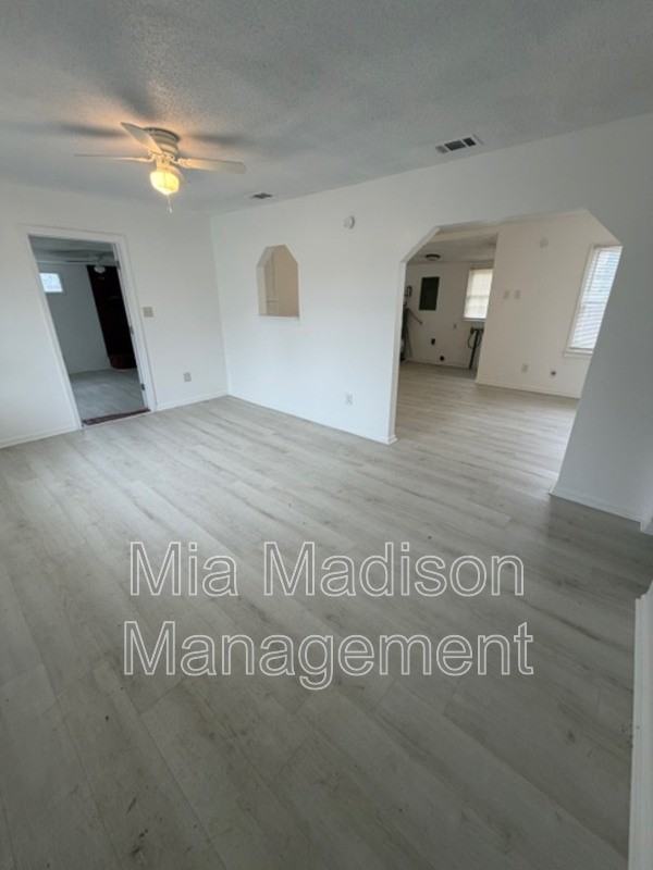 1518 Heron St - Photo 3 of 13