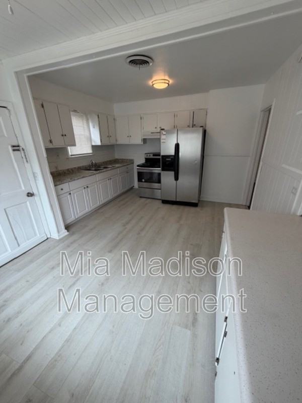 2319 E 42nd St - Photo 5 of 14