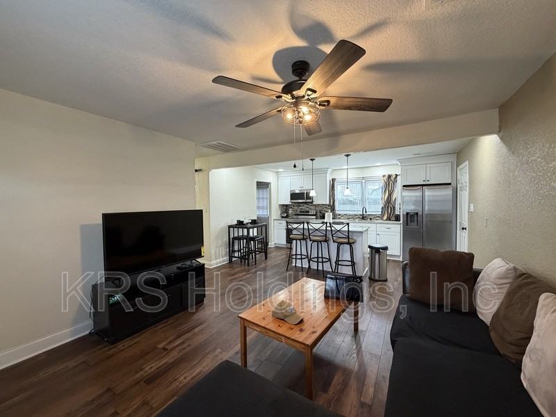 391 Hospital Dr - Photo 2 of 10