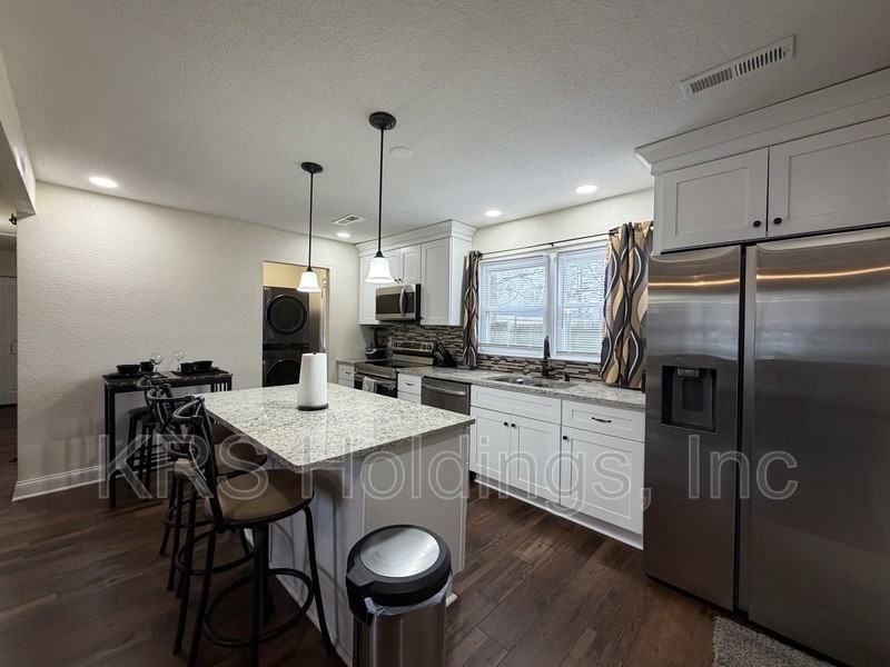 391 Hospital Dr - Photo 3 of 10