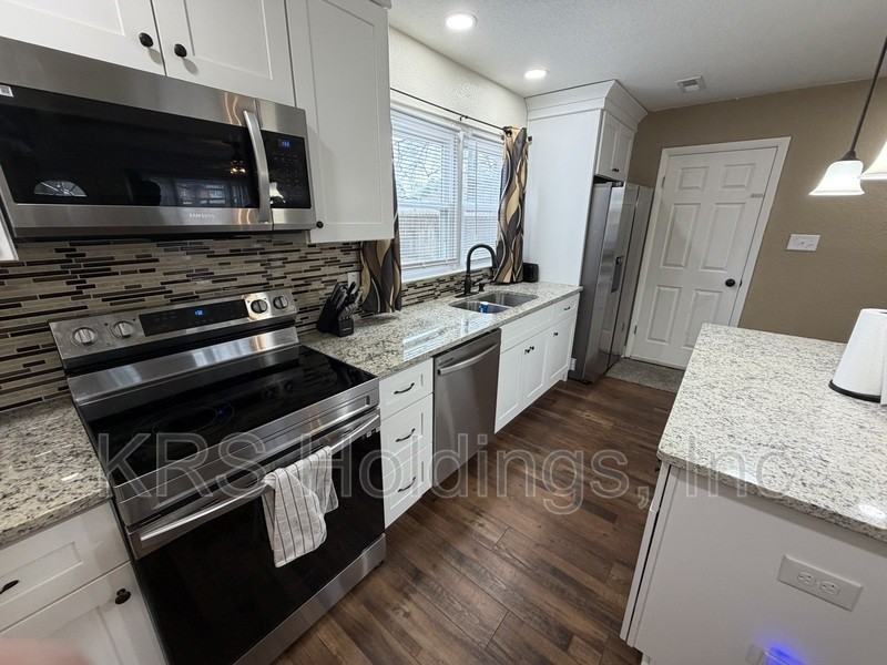 391 Hospital Dr - Photo 4 of 10