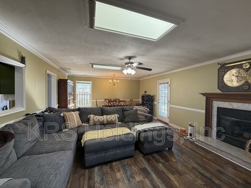 401 Pam Ln - Photo 2 of 15