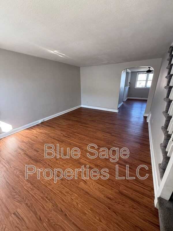 319 S Church St - Photo 4 of 19