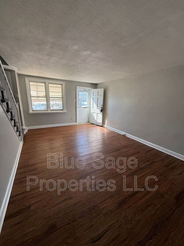 319 S Church St - Photo 5 of 19