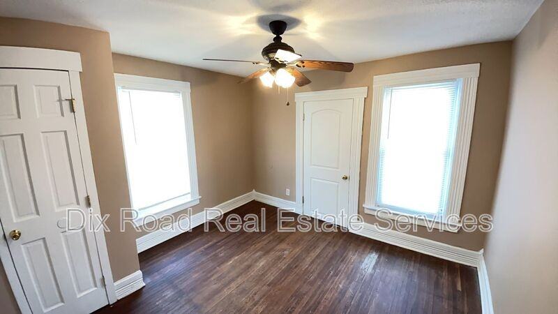 1007 Elwood St - Photo 4 of 23