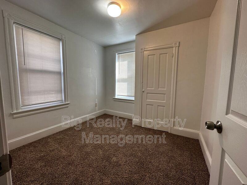 342 Valley Rd - Photo 5 of 11