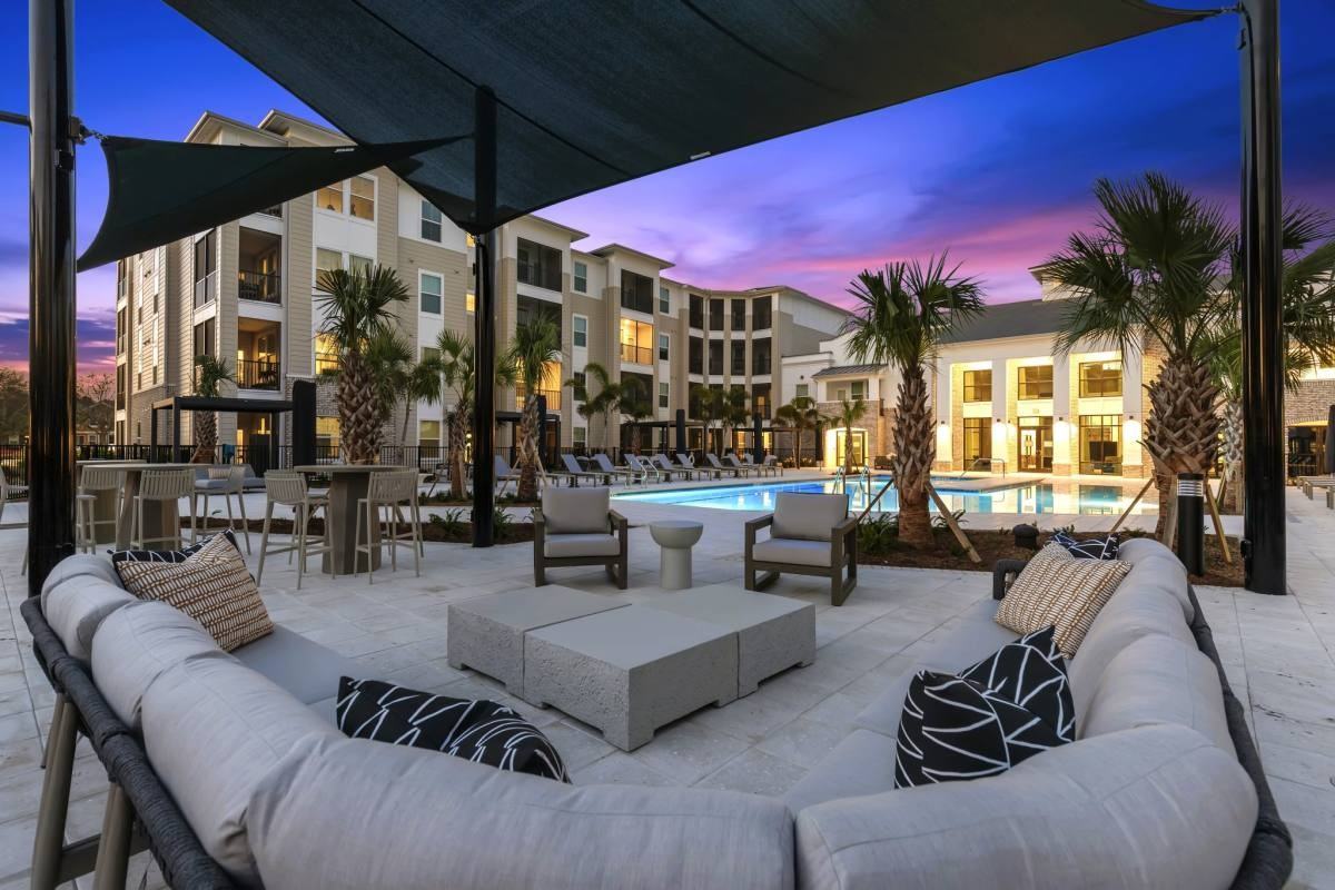 7216 Interbay Blvd - Photo 3 of 18