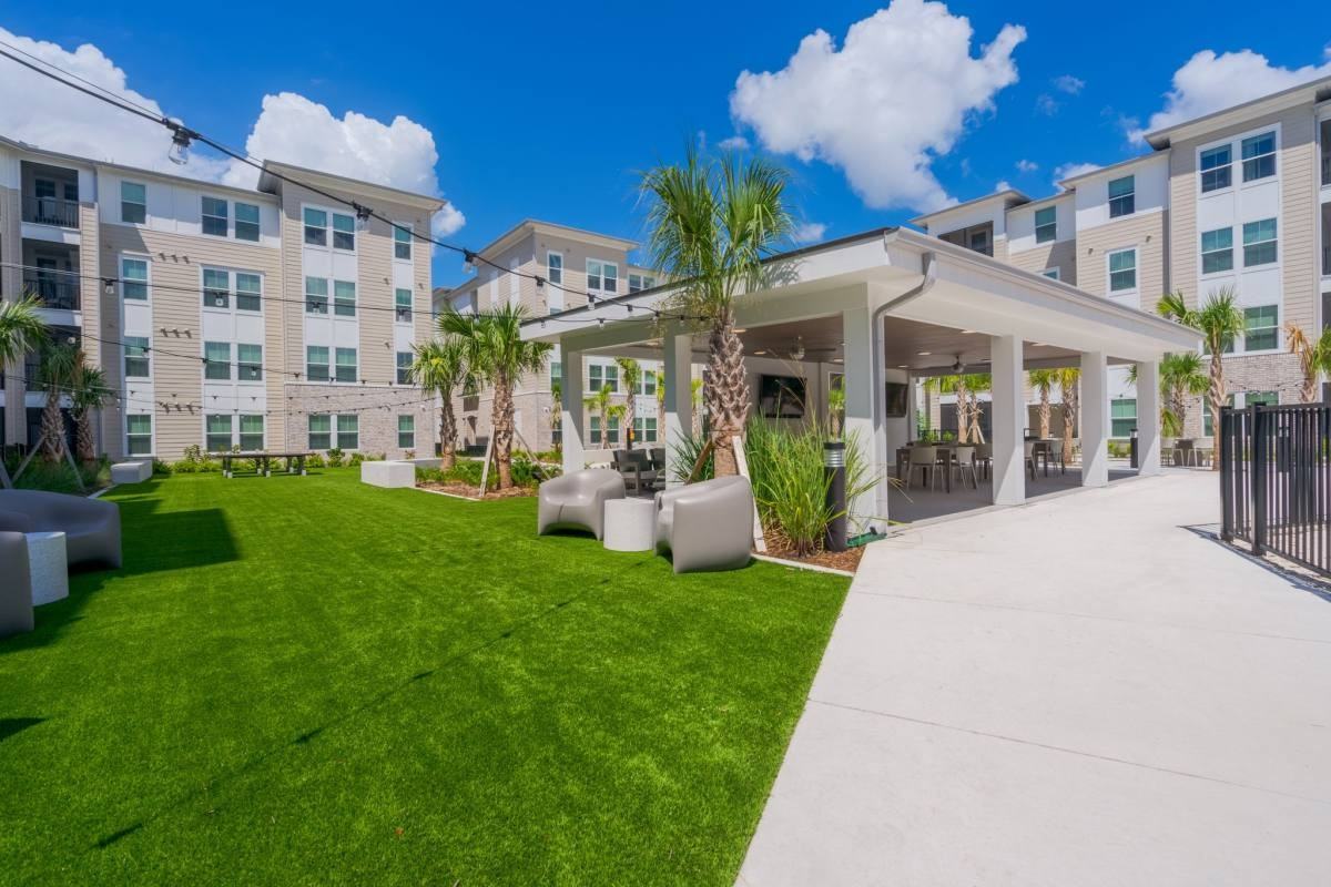 7216 Interbay Blvd - Photo 4 of 18