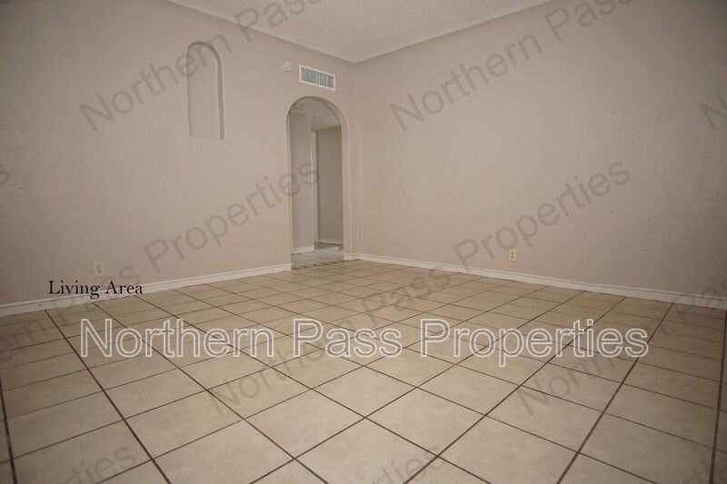 1421 Howze St - Photo 2 of 14