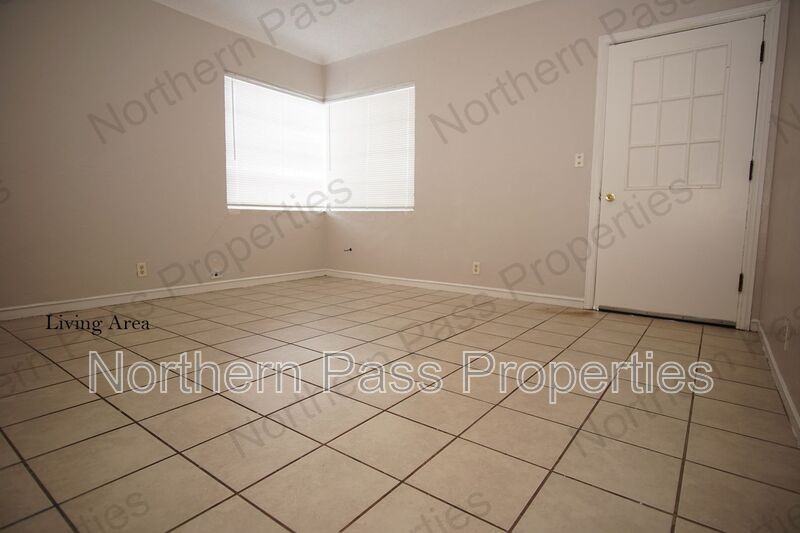 1421 Howze St - Photo 3 of 14