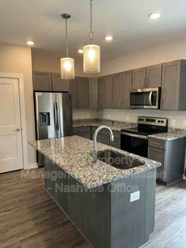 2402 Danilynn Dr - Photo 2 of 11