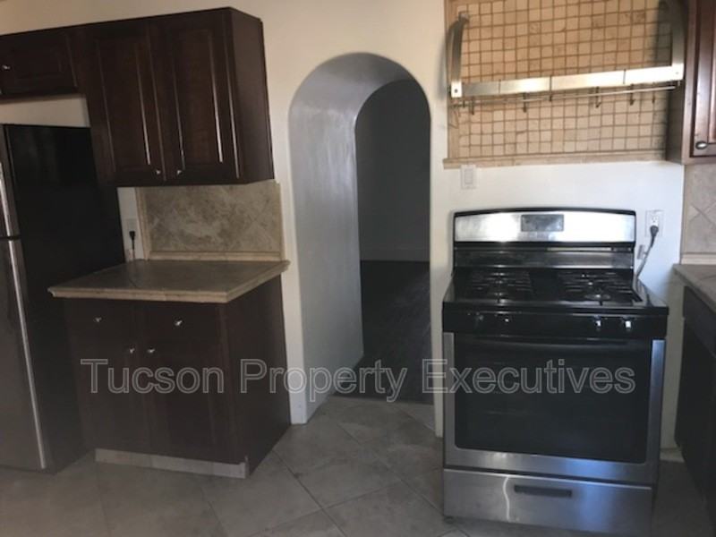 841 S 8th Ave - Photo 2 of 12