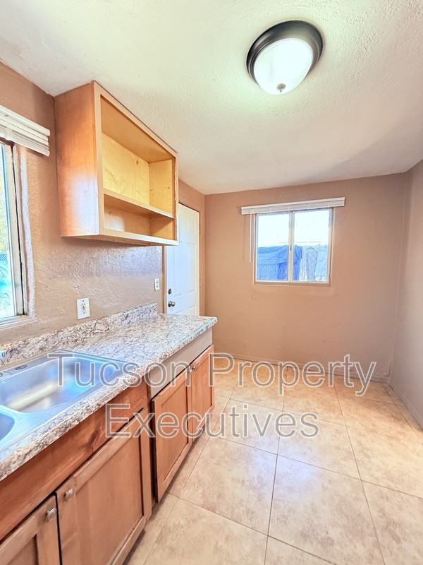 3625 S 7th Ave - Photo 2 of 11