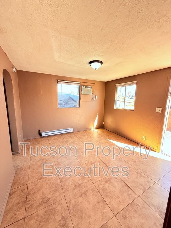 3625 S 7th Ave - Photo 4 of 11