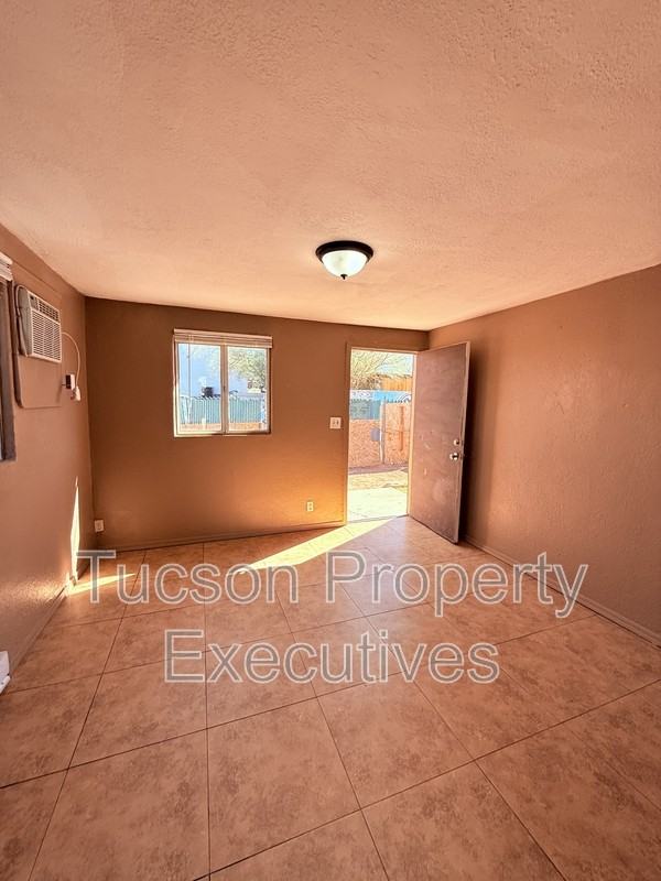 3625 S 7th Ave - Photo 6 of 11