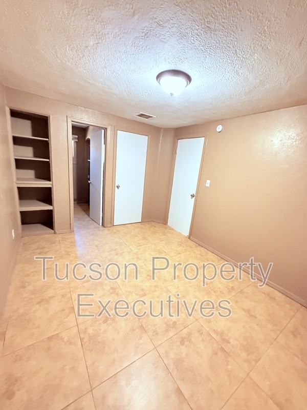 3625 S 7th Ave - Photo 7 of 11