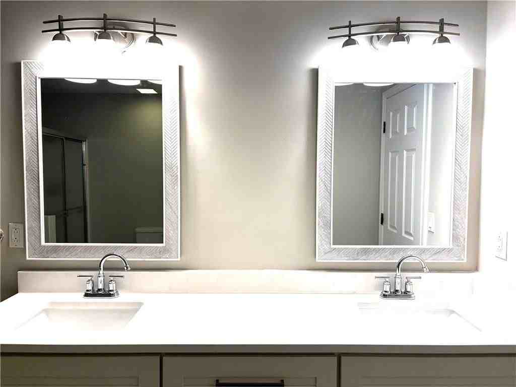 1505 Yorktown Dr - Photo 3 of 24