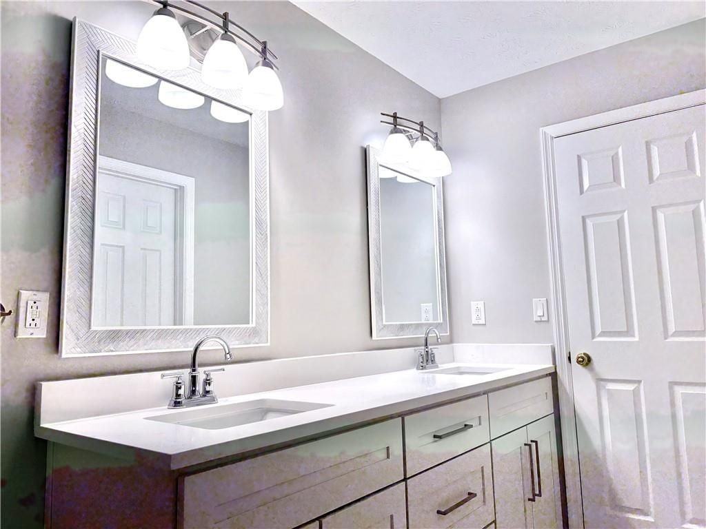 1505 Yorktown Dr - Photo 4 of 24