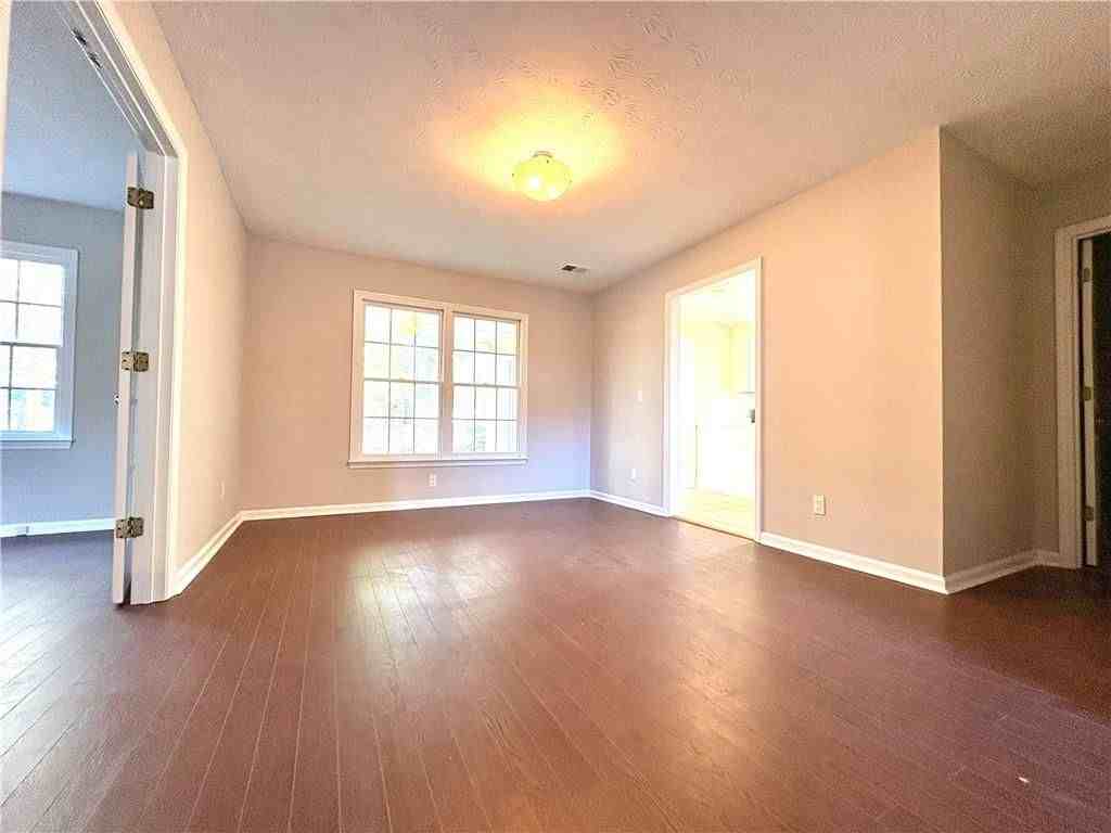 1505 Yorktown Dr - Photo 5 of 24