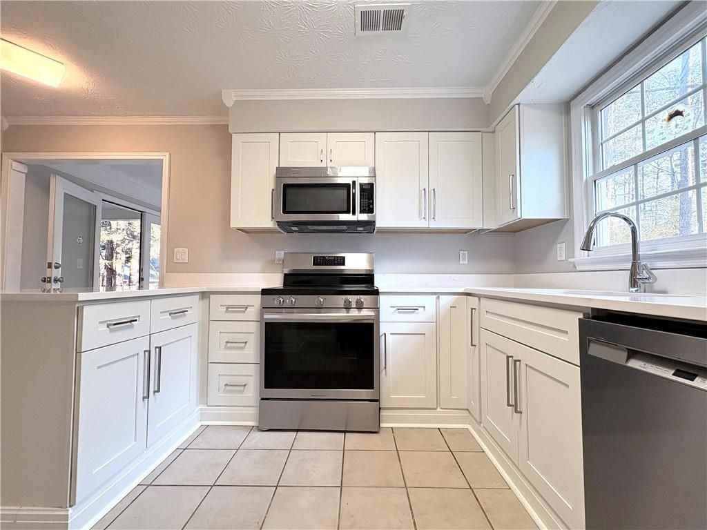 1505 Yorktown Dr - Photo 7 of 24