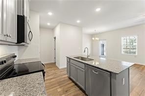 1004 Merritt Dr - Photo 3 of 16