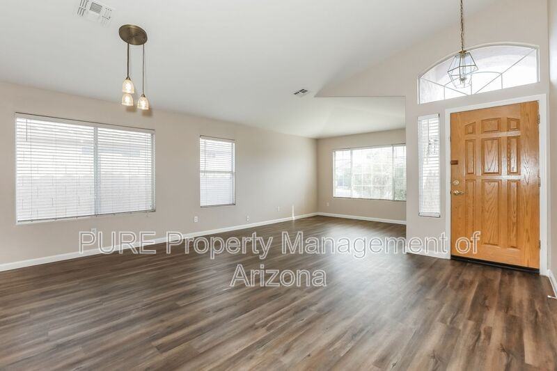 624 W Douglas Ave - Photo 2 of 18