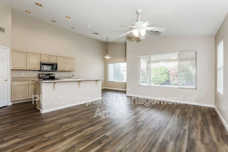 624 W Douglas Ave - Photo 6 of 18