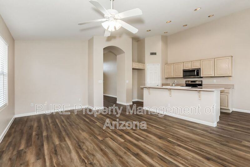 624 W Douglas Ave - Photo 7 of 18