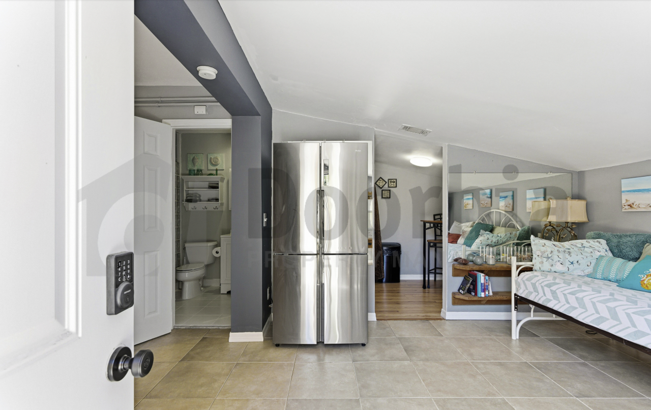 1811 Eastern Dr - Photo 2 of 19