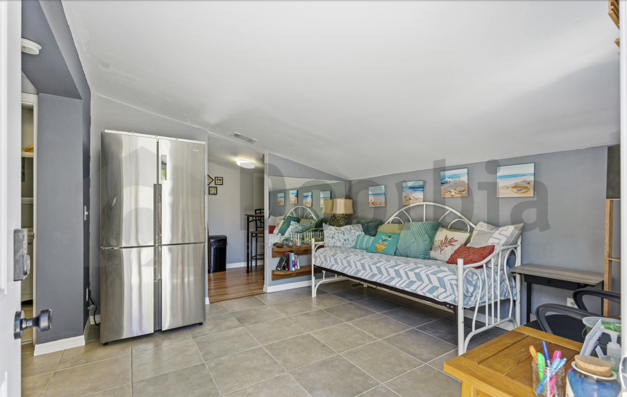 1811 Eastern Dr - Photo 3 of 19