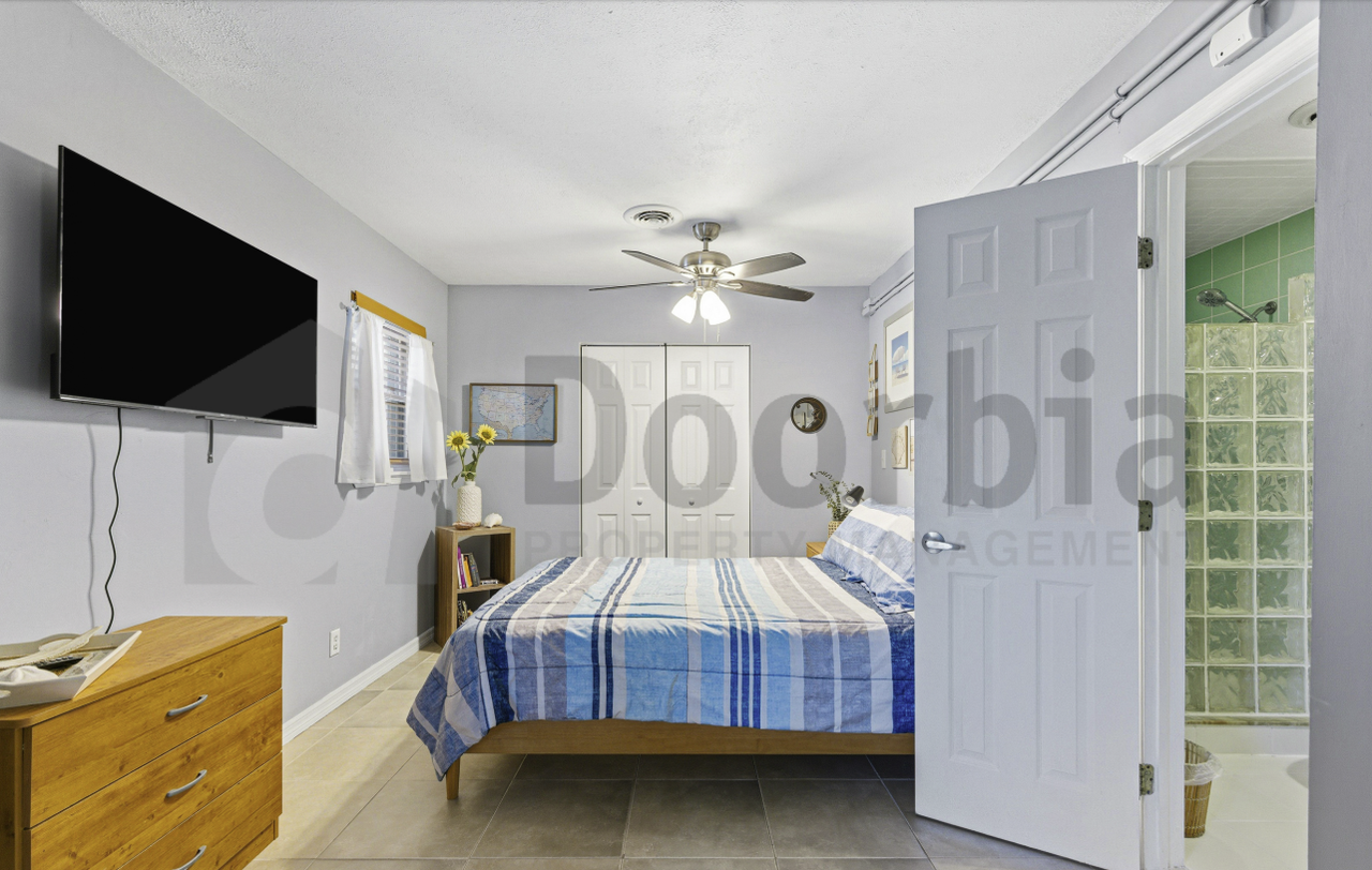 1811 Eastern Dr - Photo 4 of 19