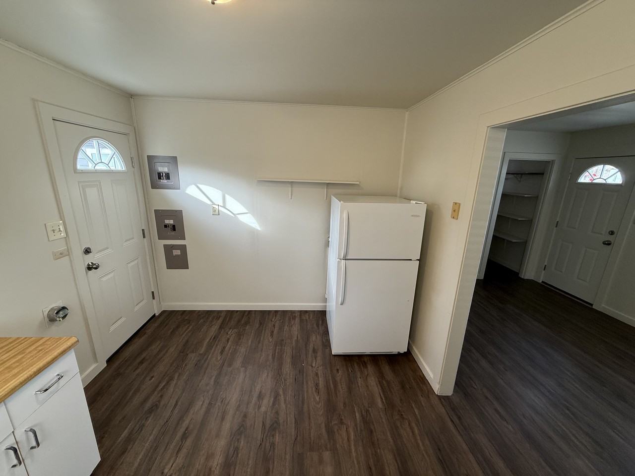 810 3rd Ave W - Photo 3 of 9