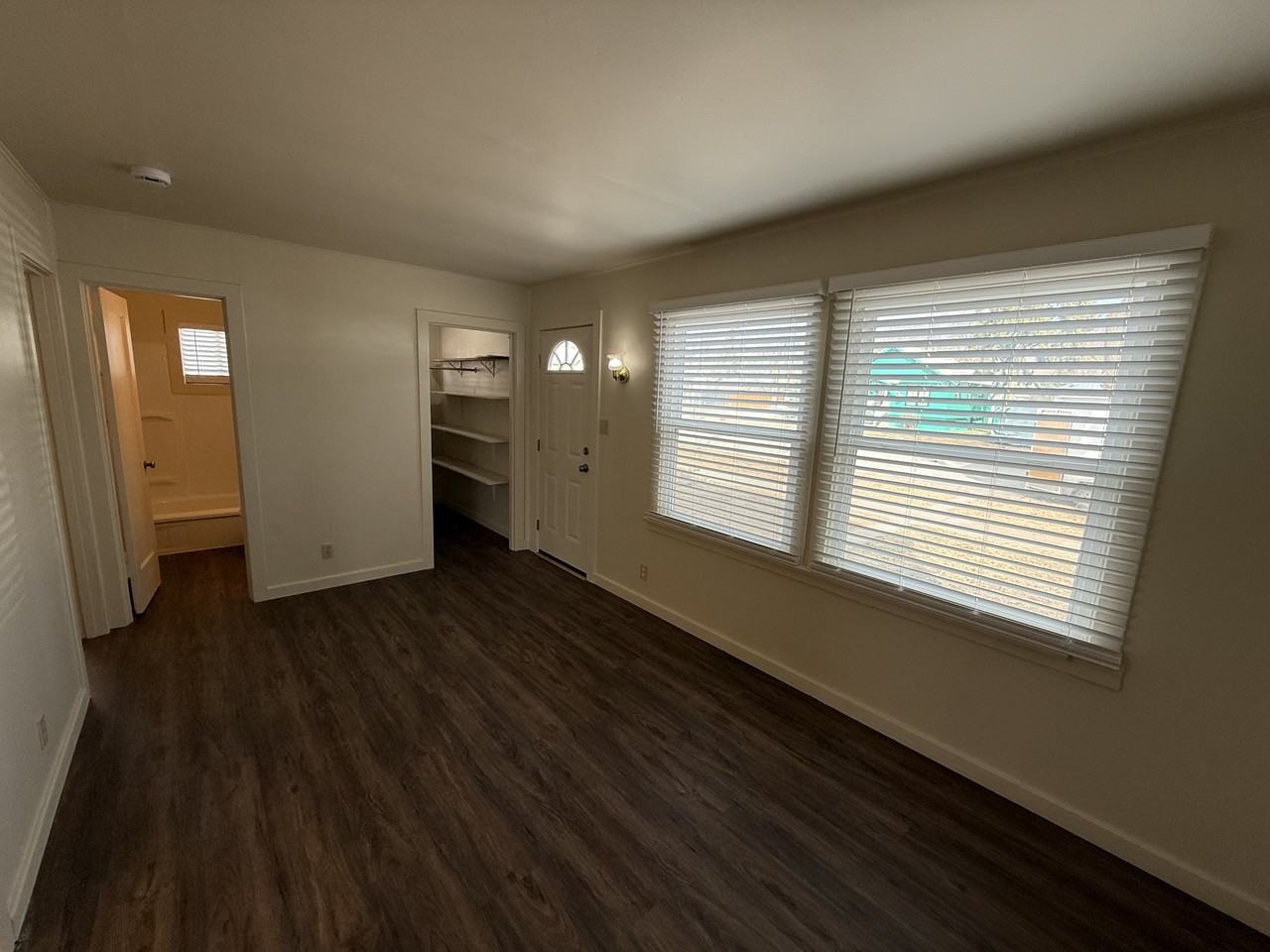 810 3rd Ave W - Photo 4 of 9