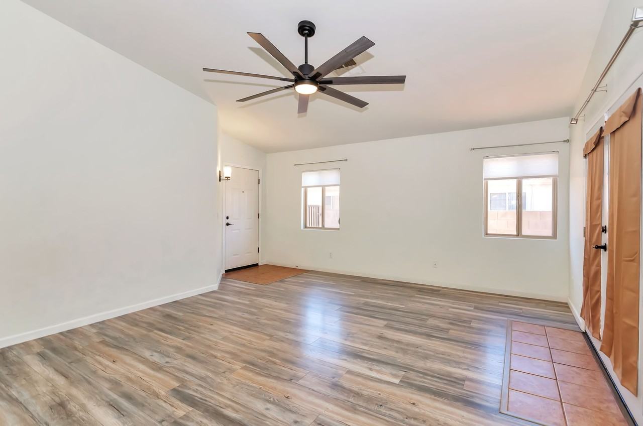 4976 W Rosebay Dr - Photo 3 of 25