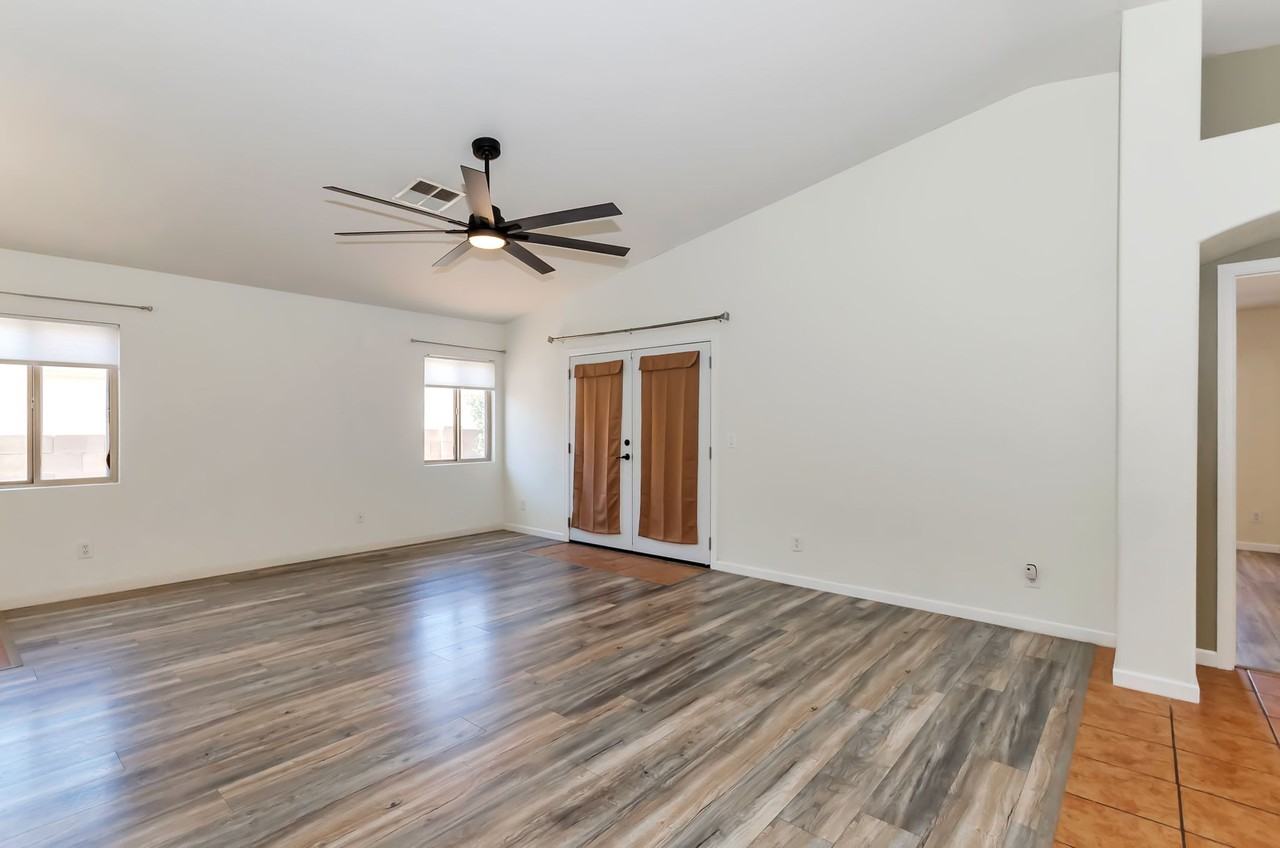 4976 W Rosebay Dr - Photo 4 of 25