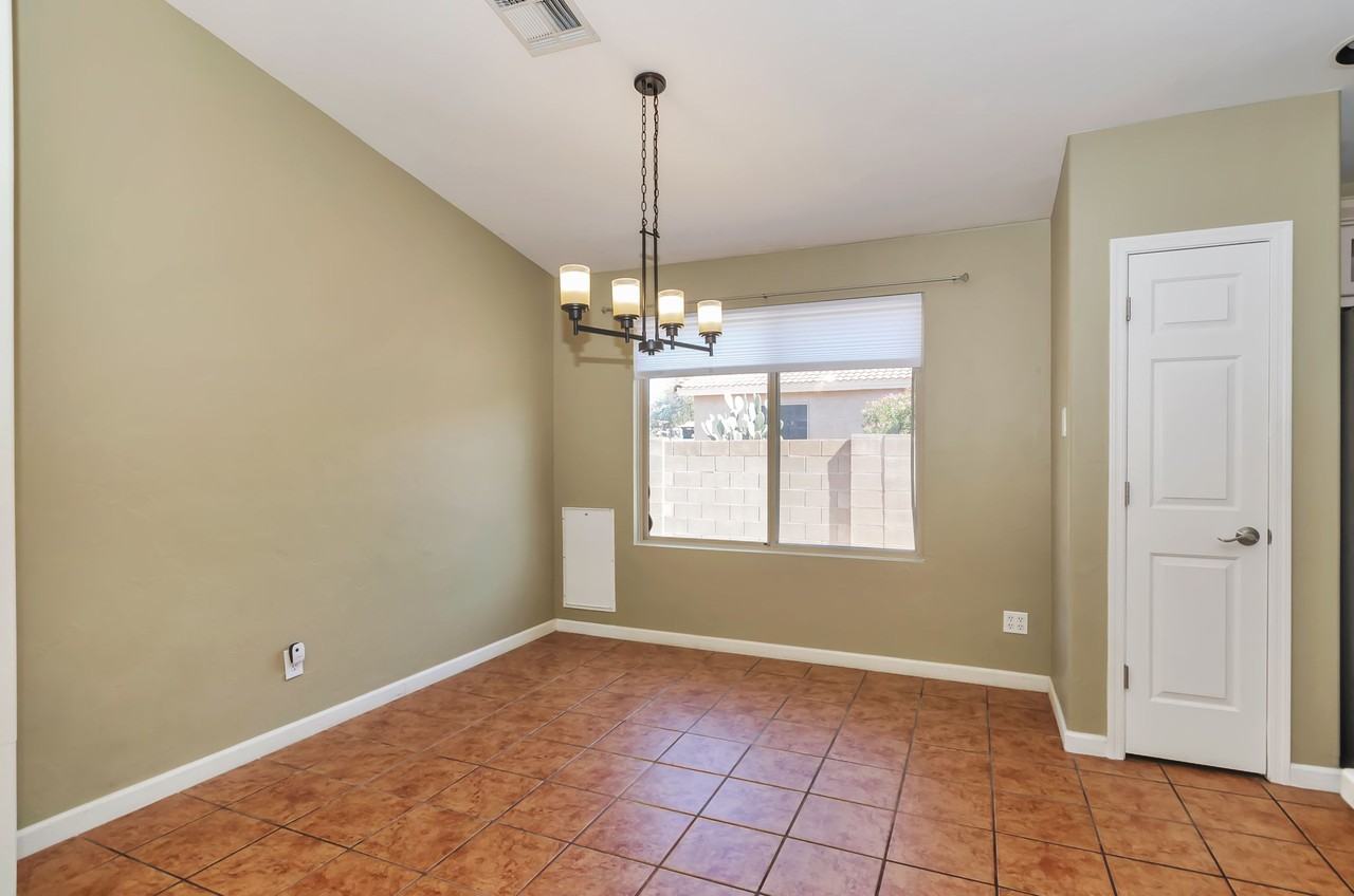 4976 W Rosebay Dr - Photo 5 of 25