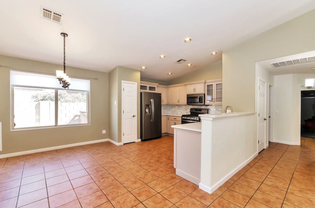 4976 W Rosebay Dr - Photo 6 of 25