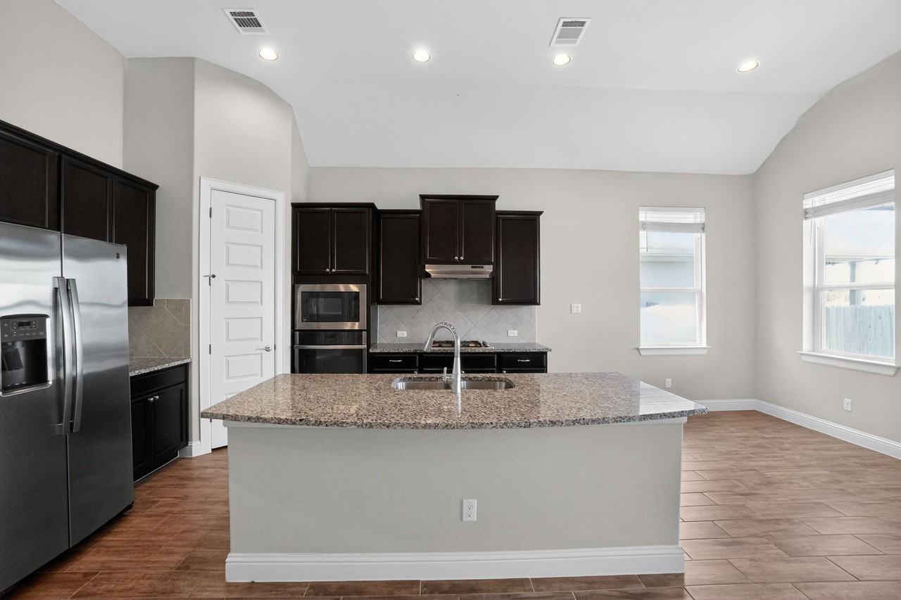 17216 Borromeo Ave - Photo 7 of 17