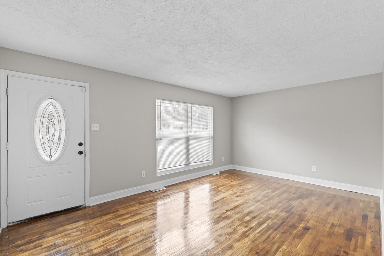 7491 Blanding Dr - Photo 3 of 17