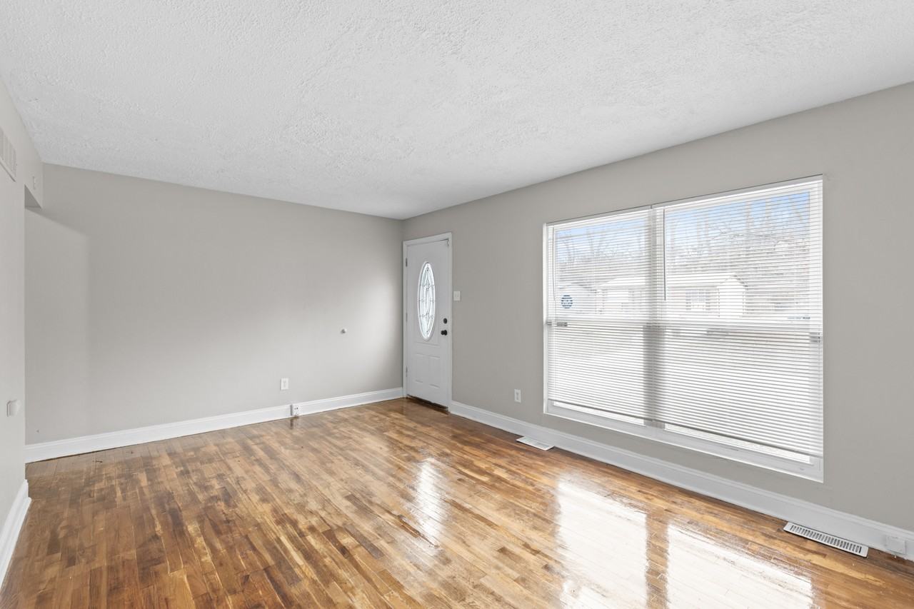 7491 Blanding Dr - Photo 4 of 17