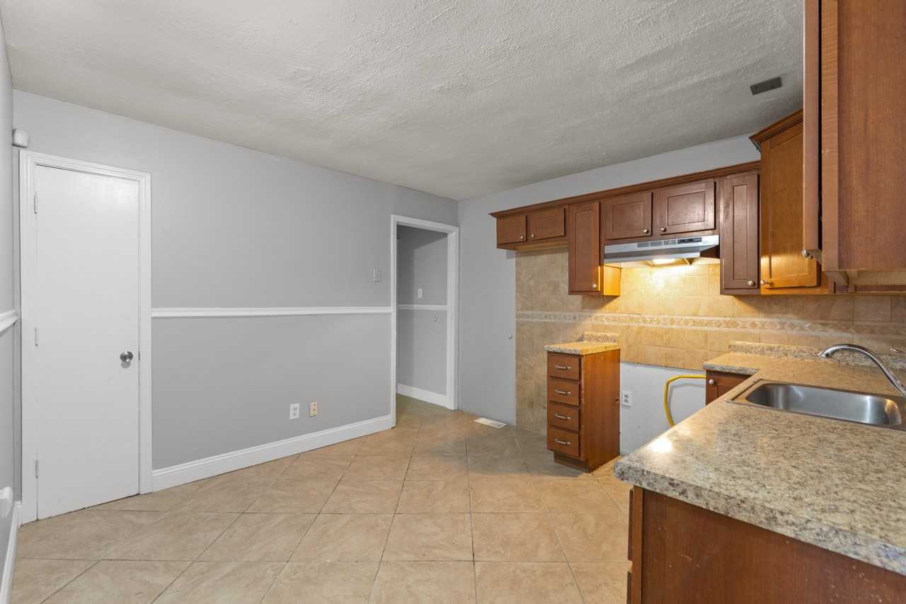 7491 Blanding Dr - Photo 5 of 17