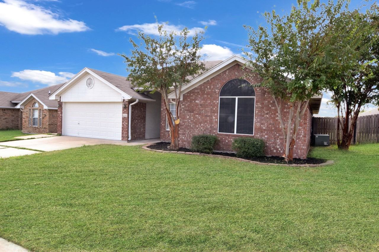 2108 Amethyst Dr - Photo 3 of 21