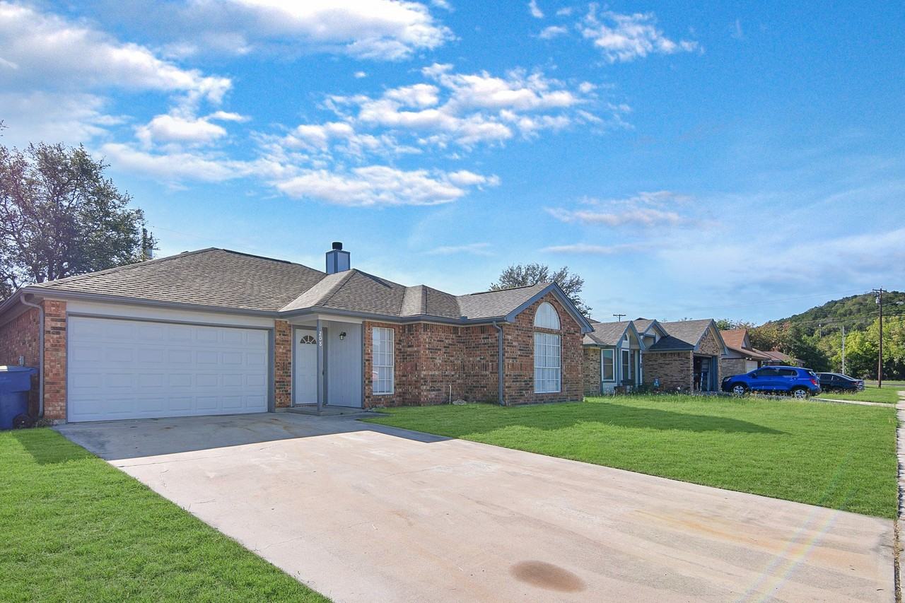 208 Appaloosa Dr - Photo 2 of 17